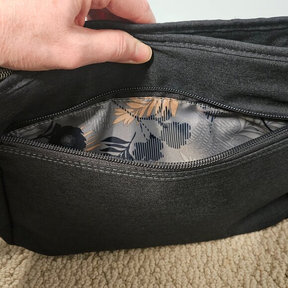 NWT Lug Shimmy SE Crossbody - Picture 7 of 11